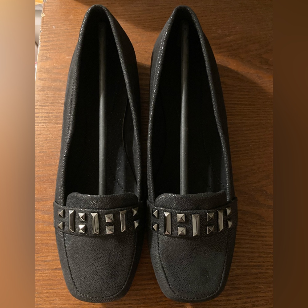 Avenue studded leather loafer 10 wide